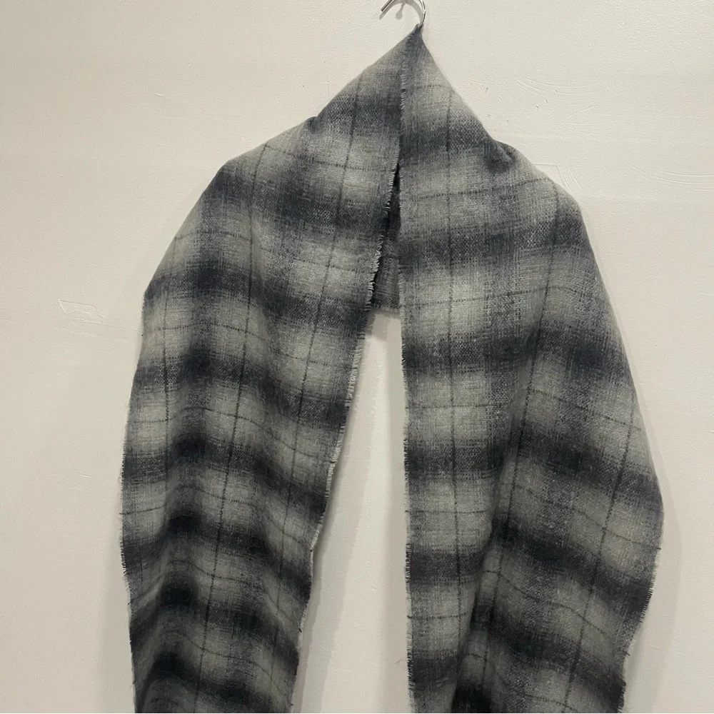 Gap Men’s Recycled Cozy Fringe Scarf Grey Plaid